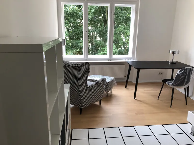 Ruhige, helle, möblierte 1-Zimmer-Wohnung mit EBK in Berlin — photo 1